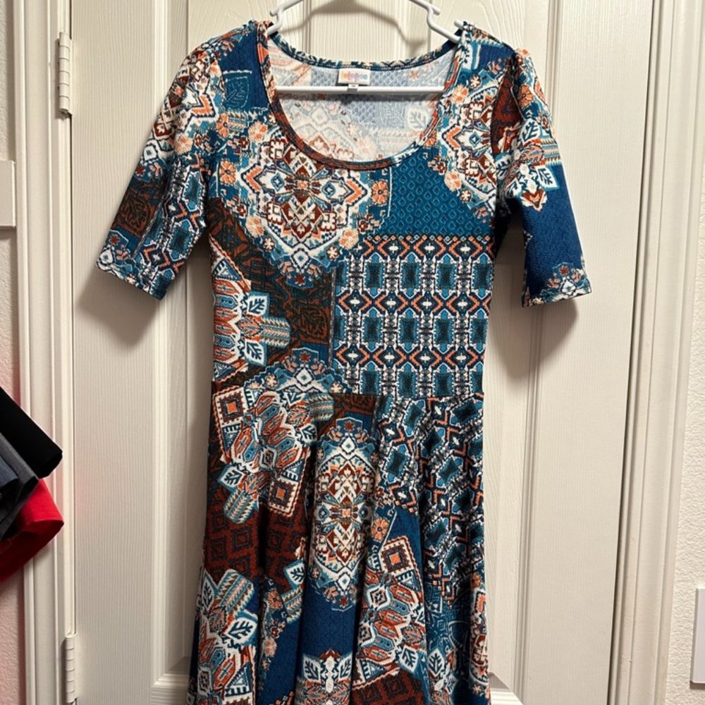 EUC LuLaRoe Nicole dress